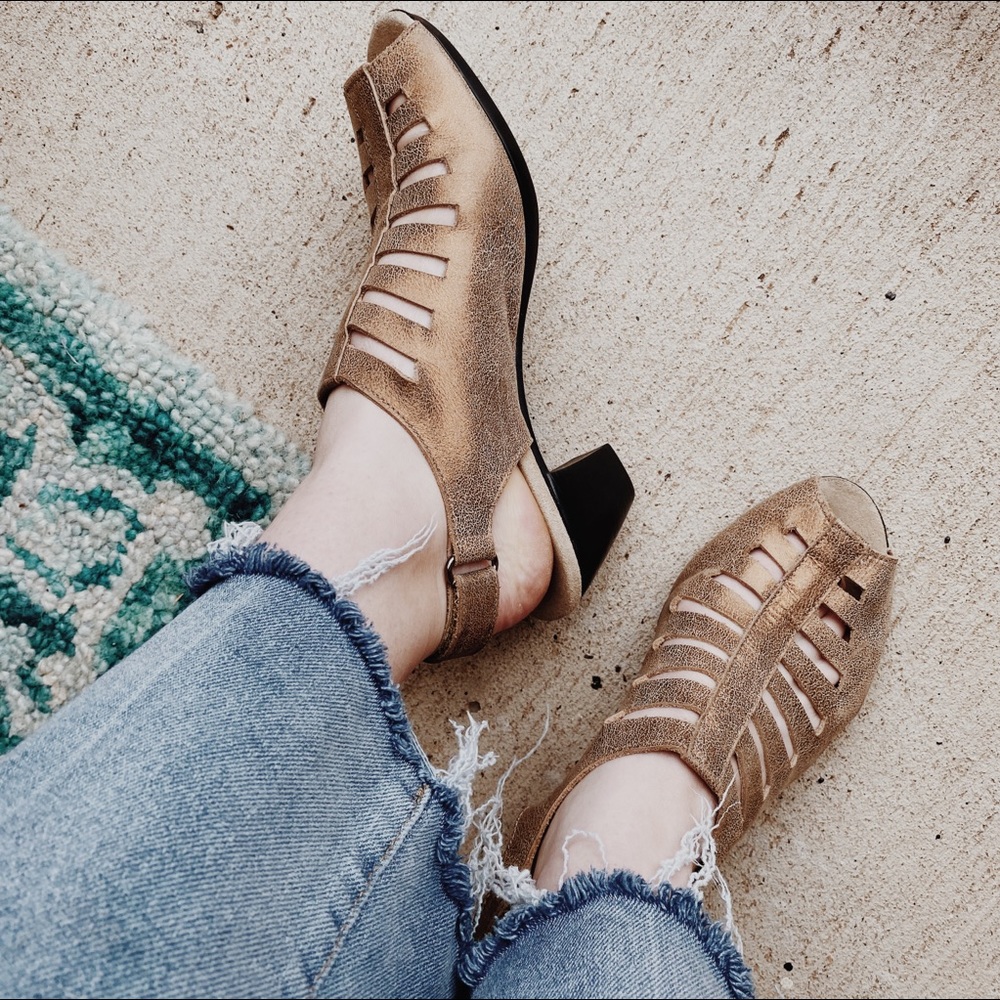 Munro American - Abby Comfort Leather Heels
